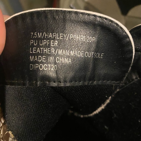 Boots - Picture 4 of 4